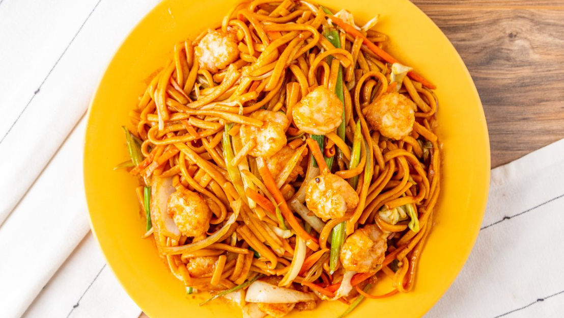 Lo mein noodles